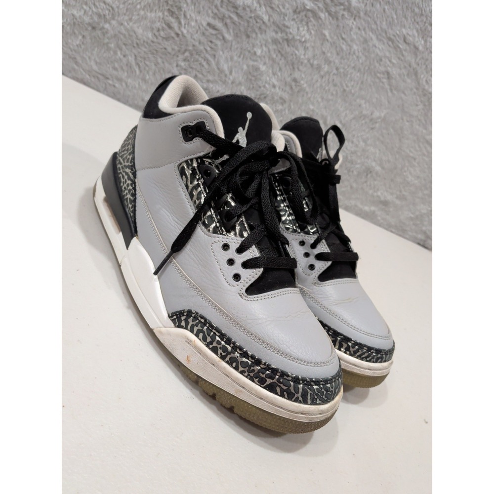Air Jordan 3 Retro Shoes Mens Size 9.5 Wolf Grey Sneakers 136064-004